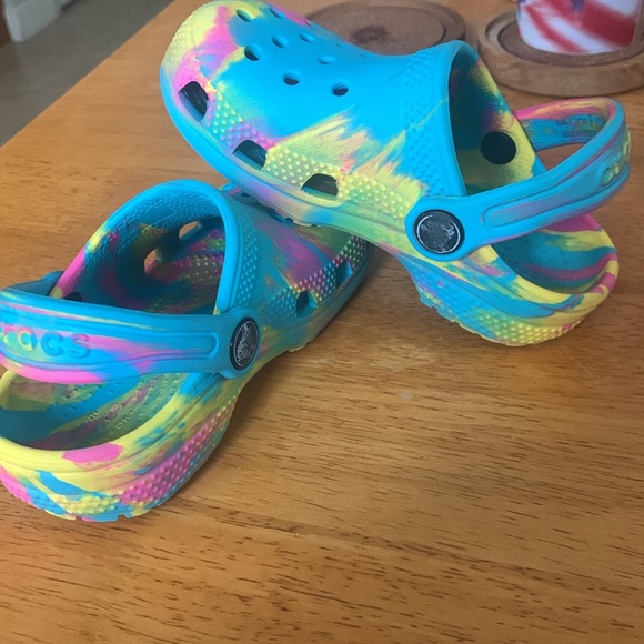 Crocs, child’s 8, multi-color - Picture 6 of 11